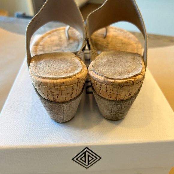 Donald J. Pliner Gyer Wedge Sandal Bronze Size 39 - Picture 4 of 5